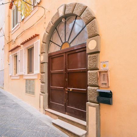 Civico 21 Holiday Home ヴィーコ・エクエンセ エクステリア 写真